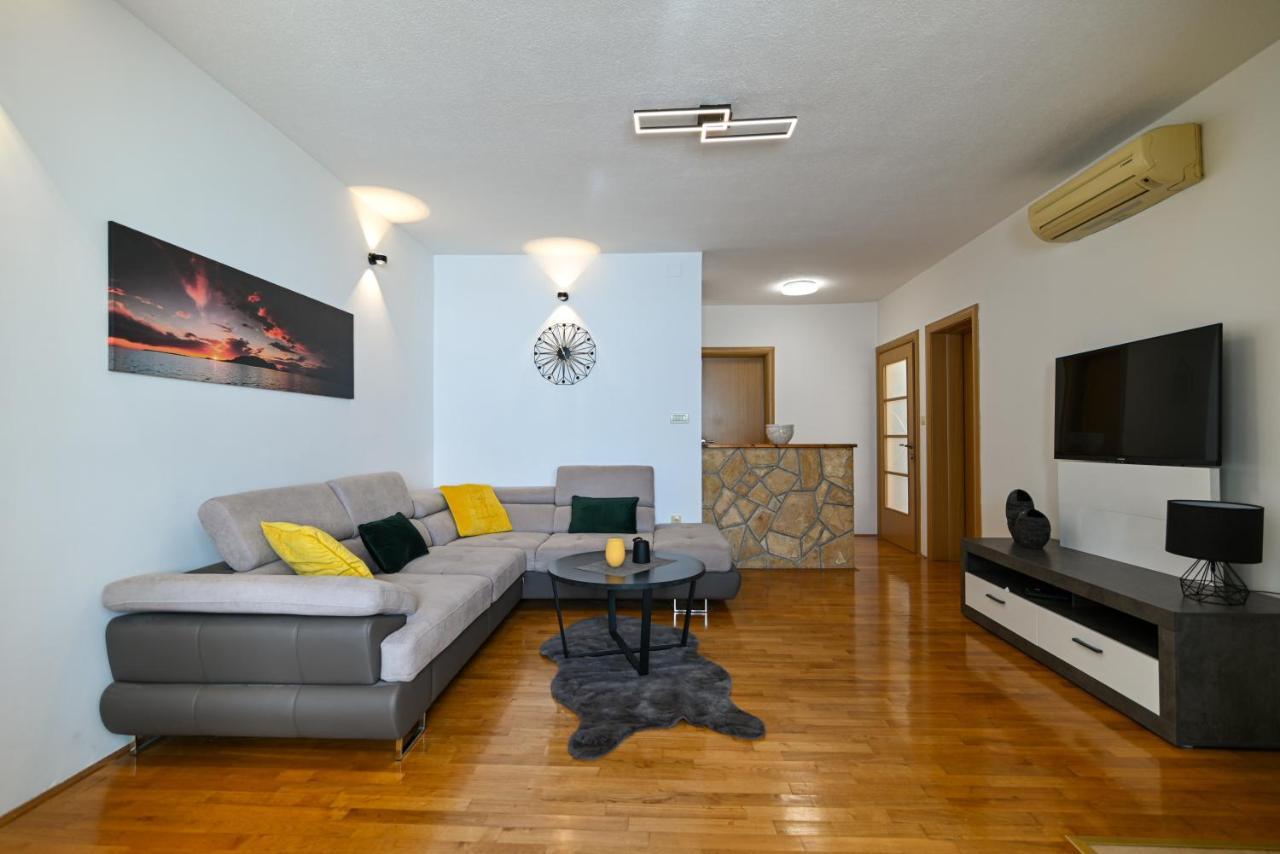 Apartmani Cesarica Трогир Экстерьер фото