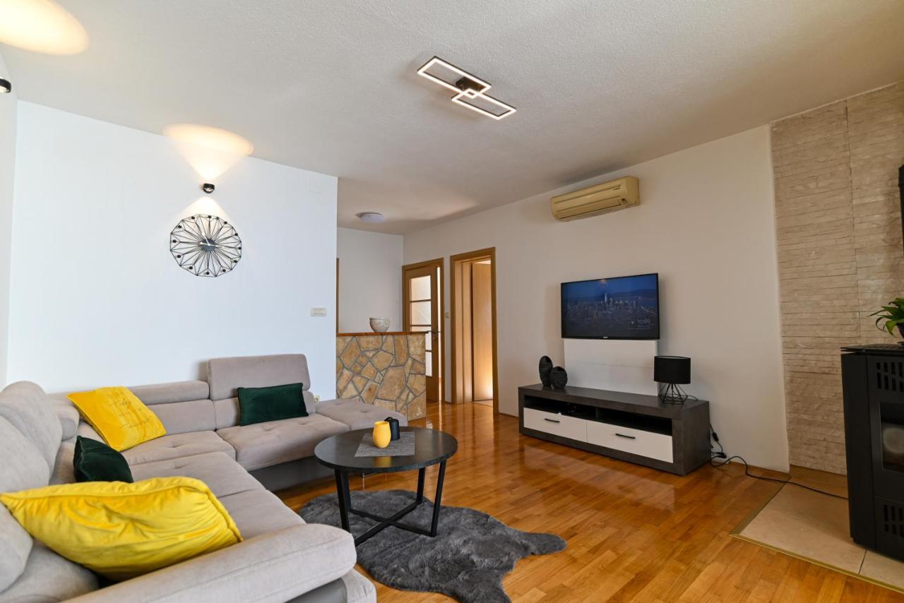 Apartmani Cesarica Трогир Экстерьер фото