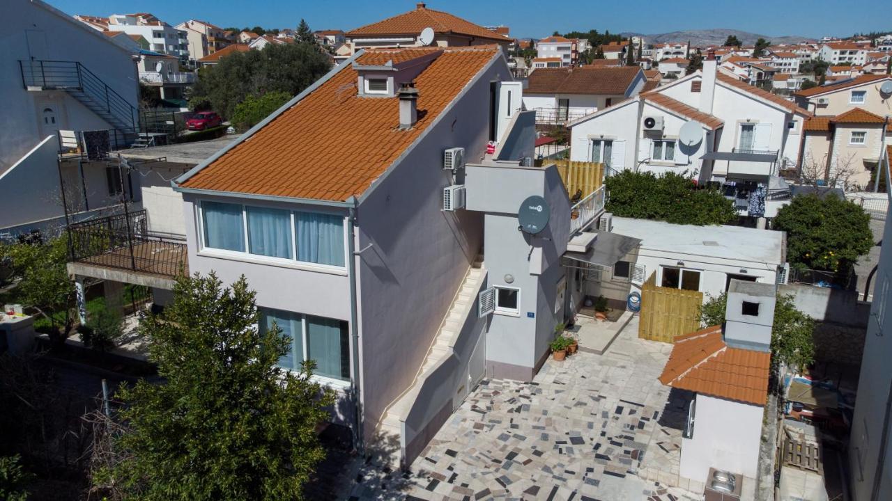 Apartmani Cesarica Трогир Экстерьер фото