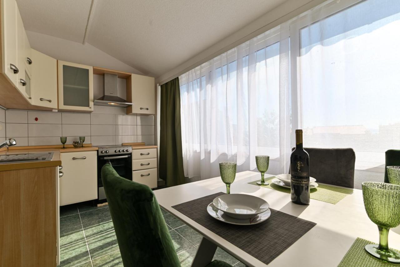 Apartmani Cesarica Трогир Экстерьер фото