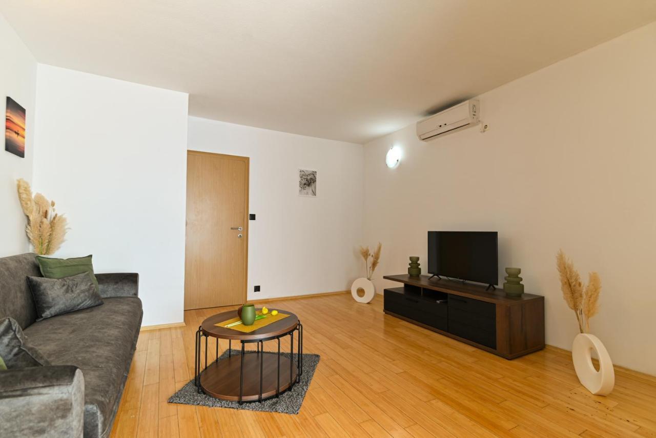 Apartmani Cesarica Трогир Экстерьер фото